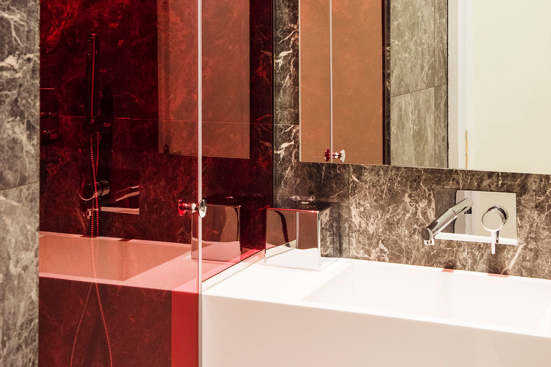 Bathroom detail in the Superior room